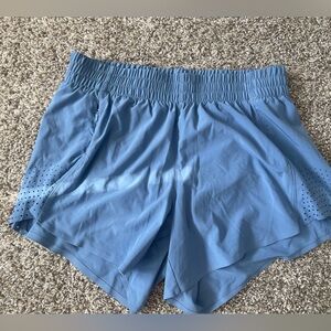 Athleta Hustle 4.5 in shorts